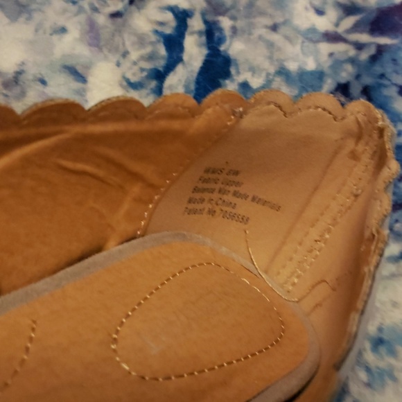 Lane Bryant scalloped gray flat shoe - Picture 4 of 4